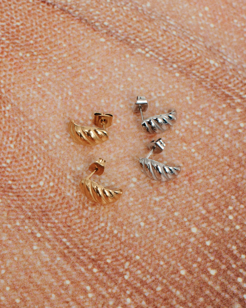Mini Croissant Stud Silver - lifestyle
